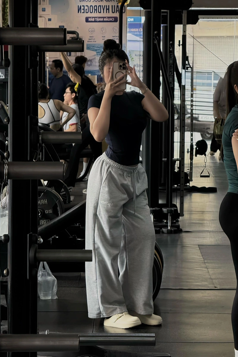 Hình Tiktoker Dii Dii gymer sexy đít tròn quyến rũ cực phẩm