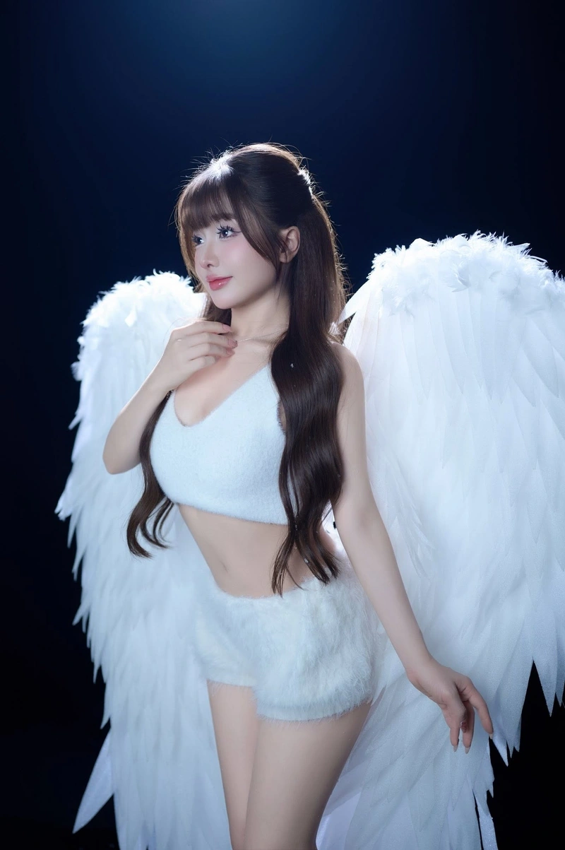 Hình Tiktoker Quỳnh Mai sexy kiêu sa