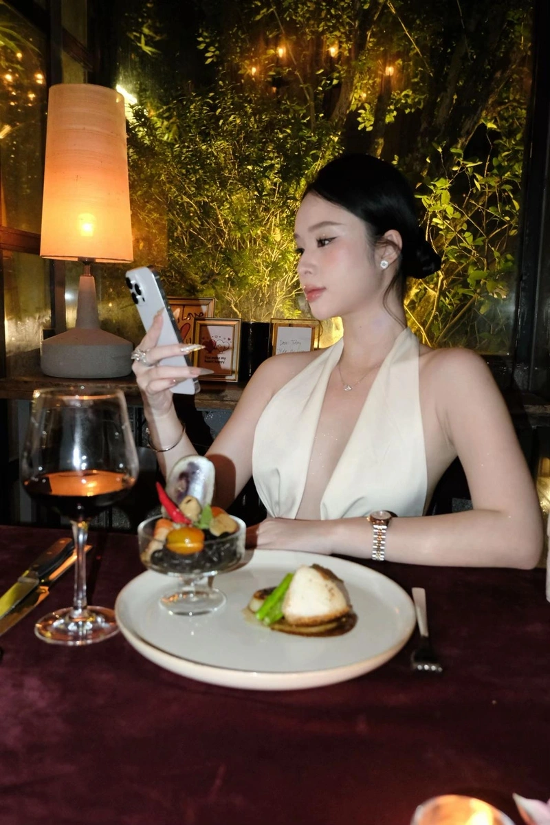 Hình Tiktoker Thuhuongbabyy sexy táo bạo