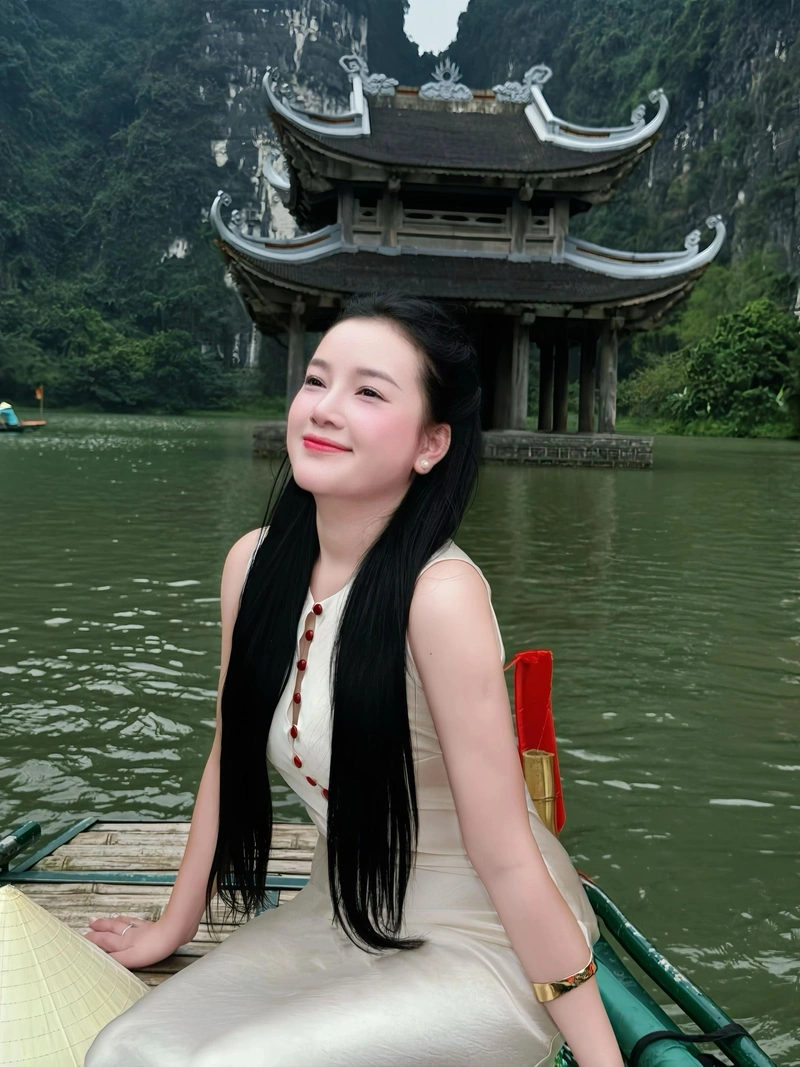 Hình Tiktoker Tống Khánh Linh sexy full HD nóng bỏng