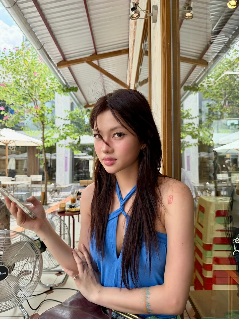 Hình Trần Đoàn Bảo Ngọc show hàng vòng một gợi dục