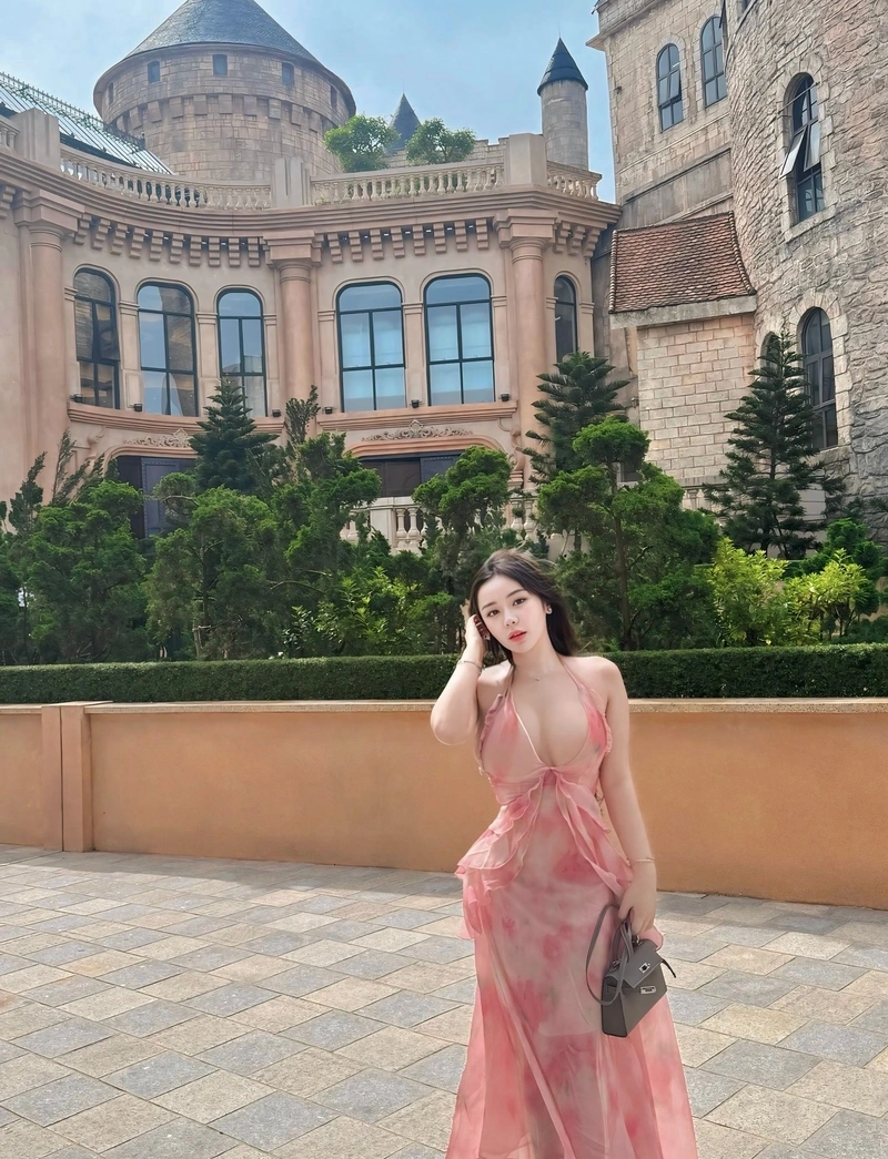 Hình Trần Minh Thiên Di bikini sexy quyến rũ khó cưỡng