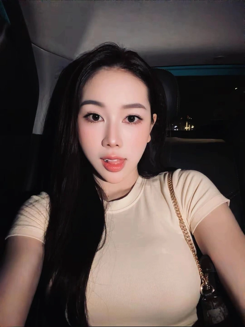 Hình Tuệ Vy Tiktoker gợi tình khoe mông đít quyến rũ