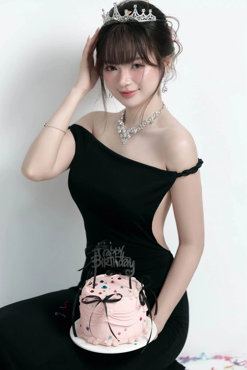 Hình Vũ Ngọc Kim Chi bikini sexy khoe đường cong nóng bỏng