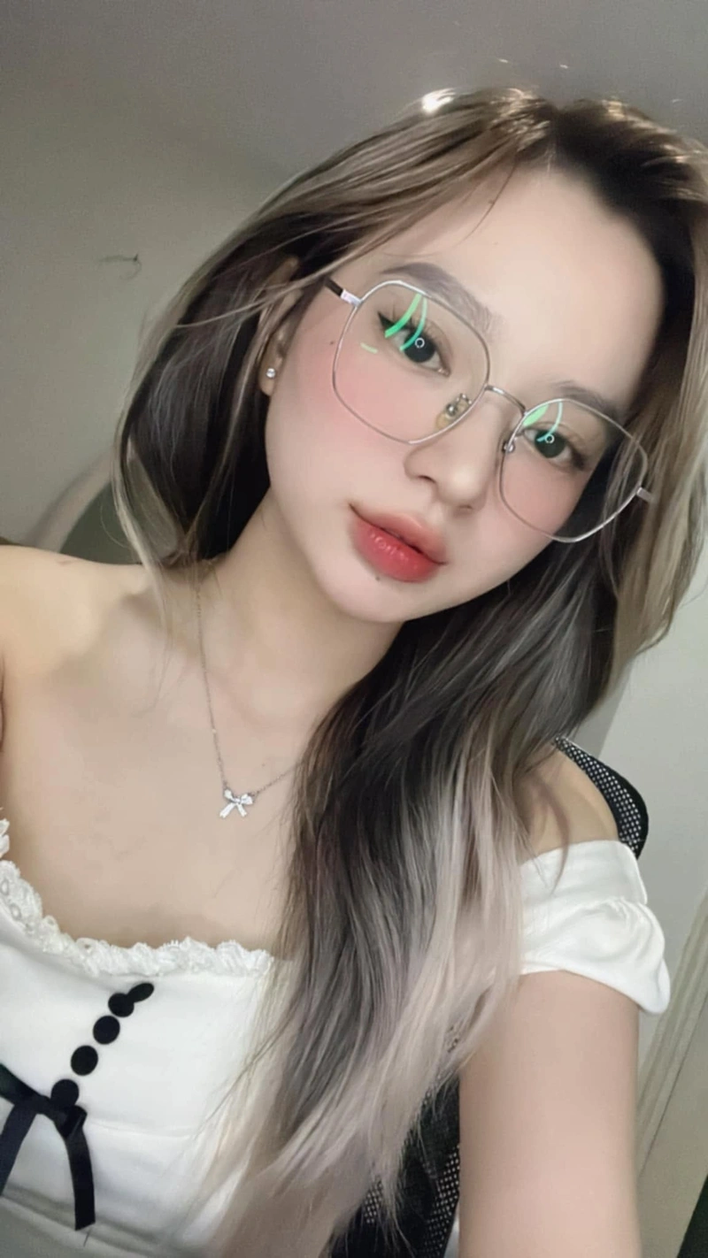 Hình Vũ Ngọc Kim Chi cởi bikini nóng bỏng hút hồn