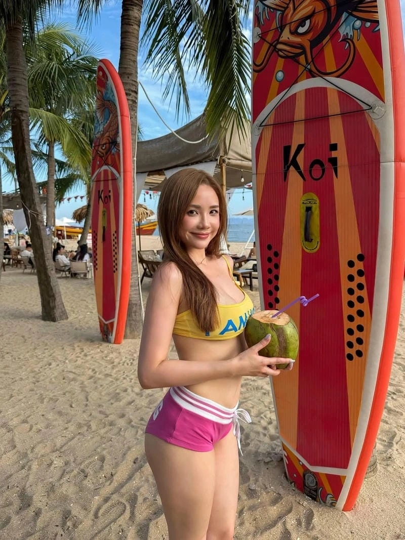 Hình ảnh Phương Linh bikini sexy dáng người nóng bỏng
