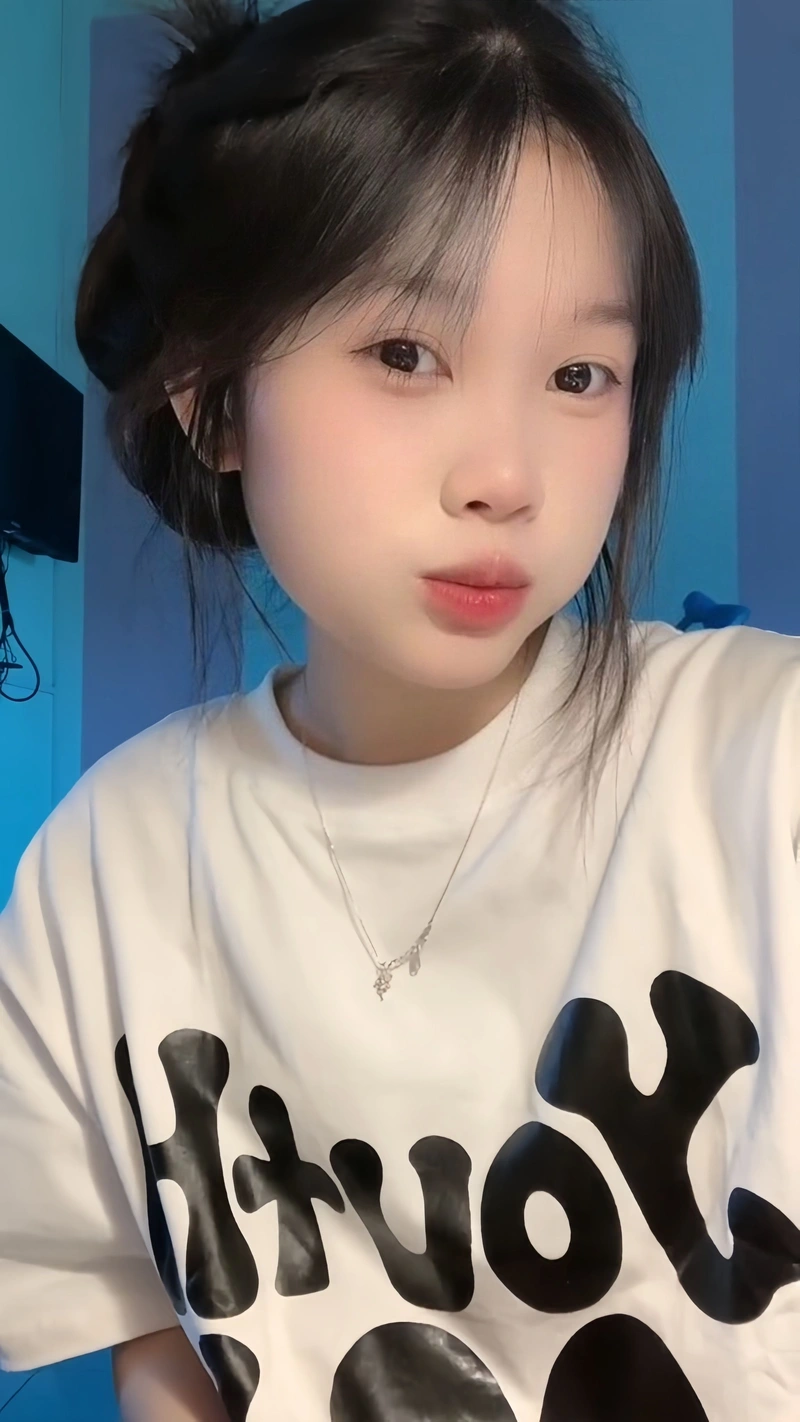 Hình ảnh gái xinh 2k8 trong sáng hồn nhiên