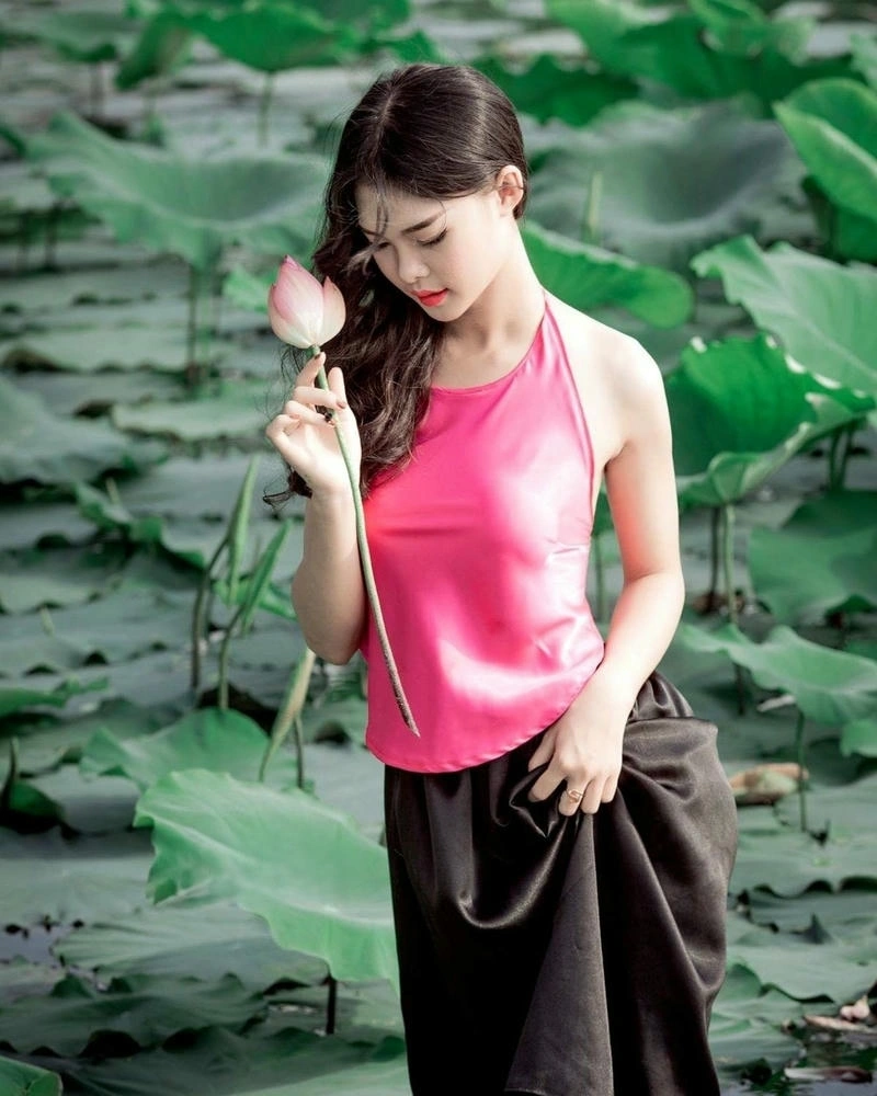 Hình ảnh gái xinh trong trang phục áo yếm