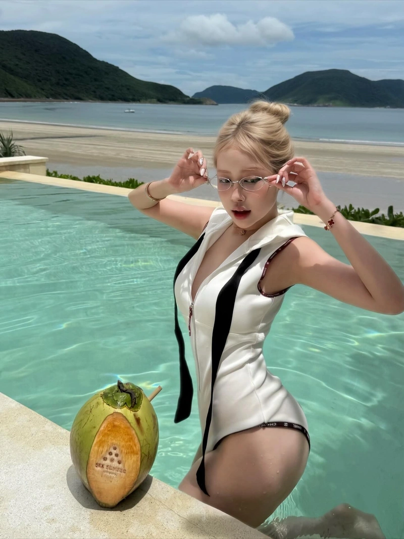 Hình bikini Lê Huyền Diệu quyến rũ thanh thoát