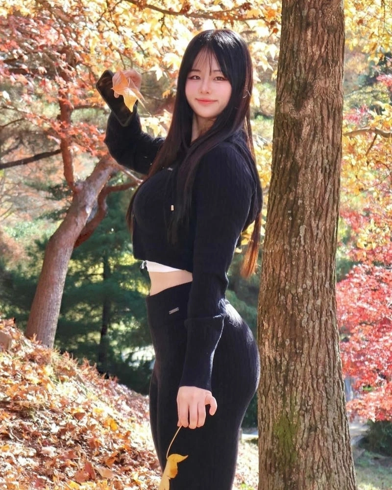 Hình cô gái xinh diện quần legging trẻ trung
