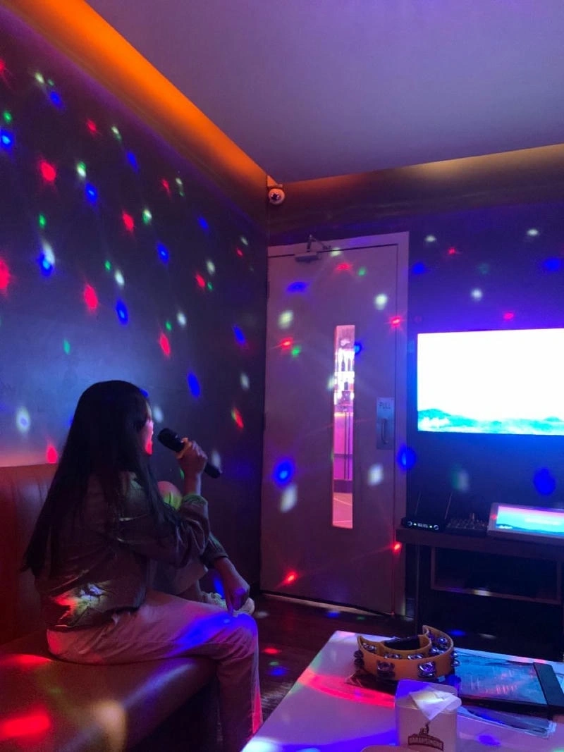 Hình của gái karaoke phong cách chi tiết lôi cuốn