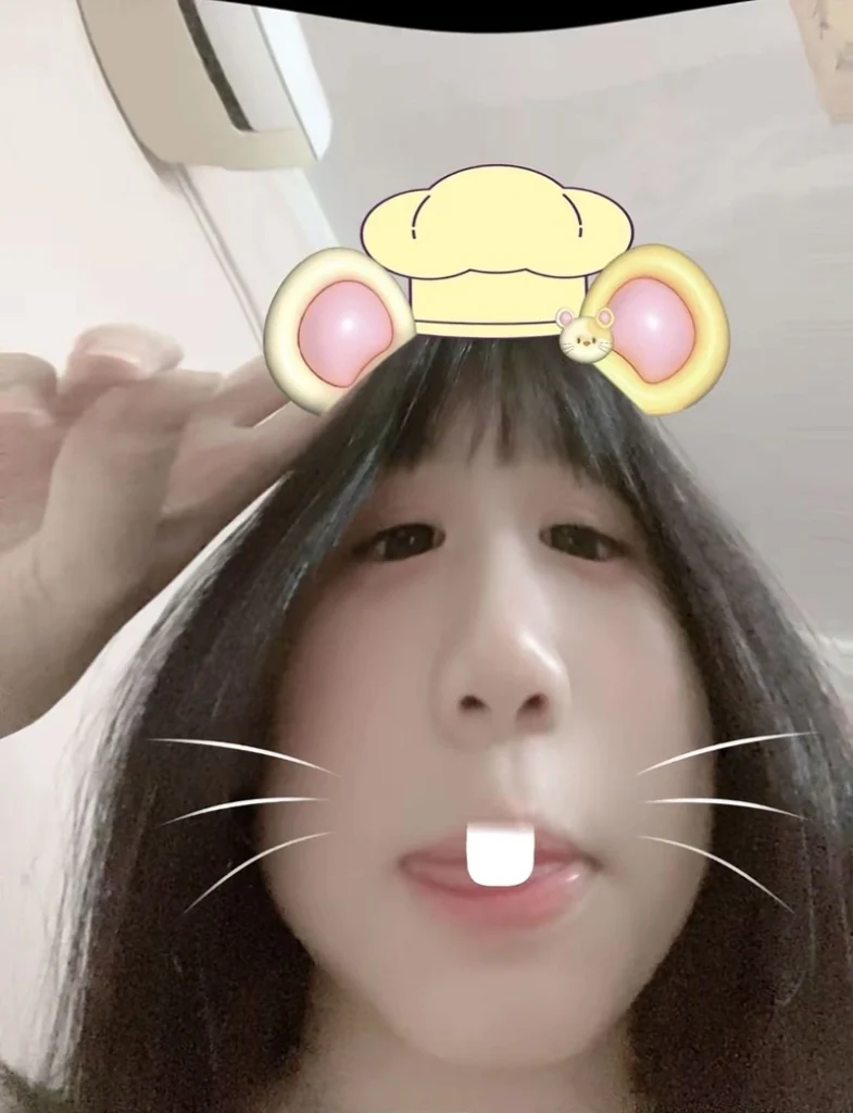 Hình gái 2k10 dịu dàng thanh tú