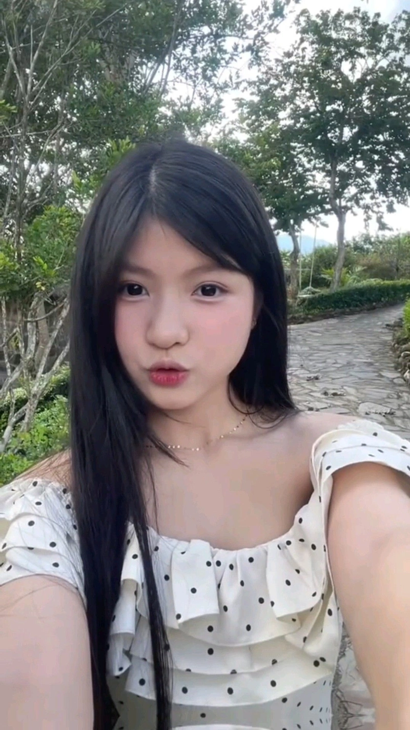 Hình gái 2k10 ngọt ngào dịu dàng