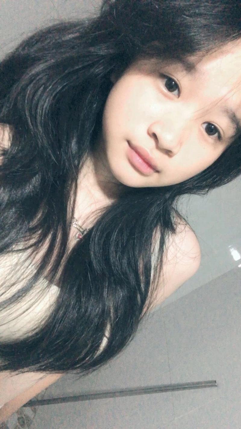 Hình gái 2k10 nhẹ nhàng thanh lịch