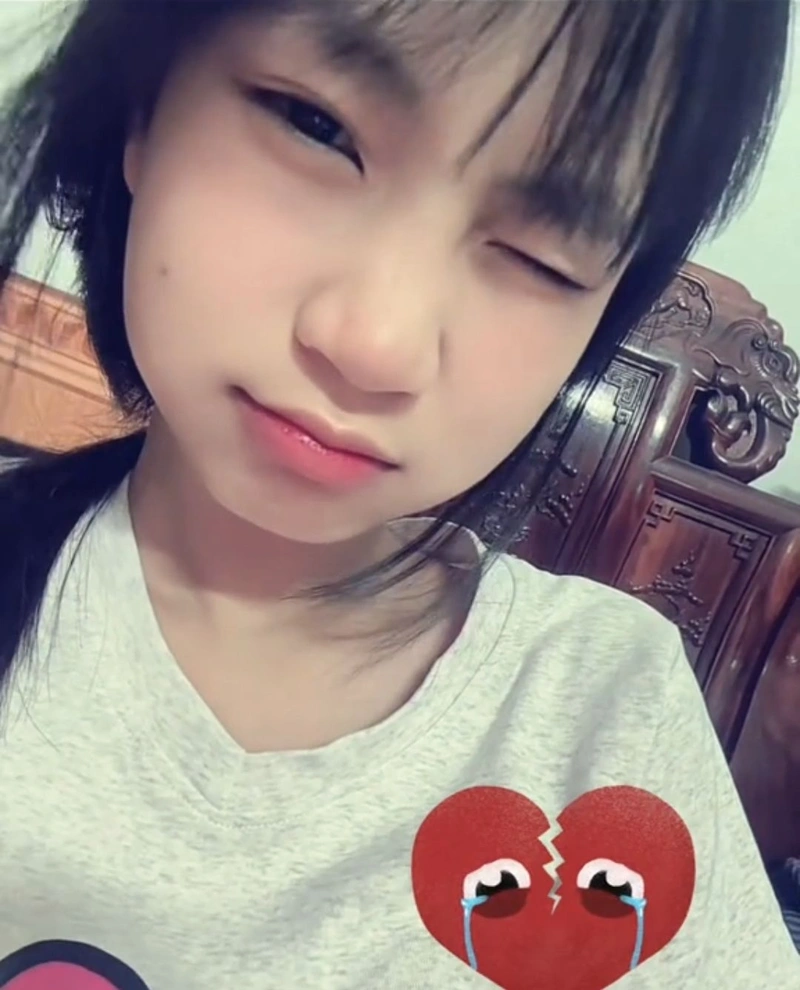 Hình gái 2k10 rạng ngời tươi tắn