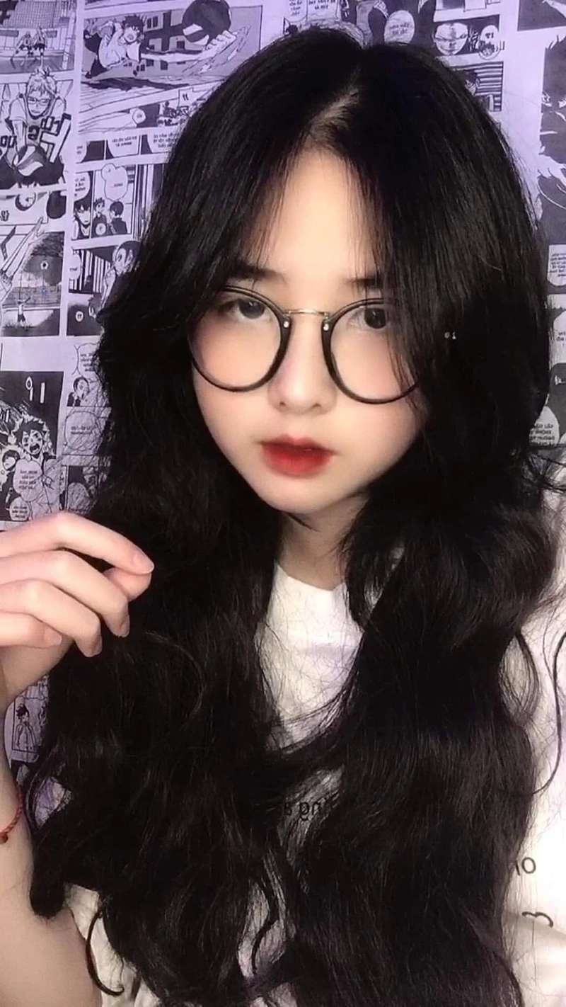 Hình gái 2k6 duyên dáng thướt tha