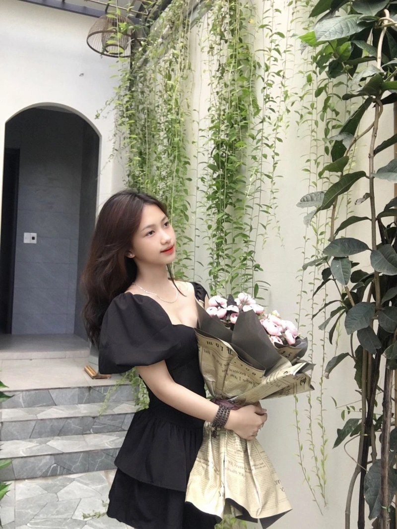 Hình gái 2k6 trẻ trung rạng rỡ