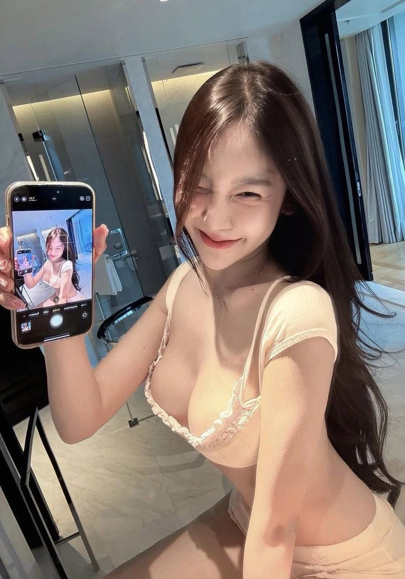 Hình gái Thái xinh vòng 3 to tròn gợi tình