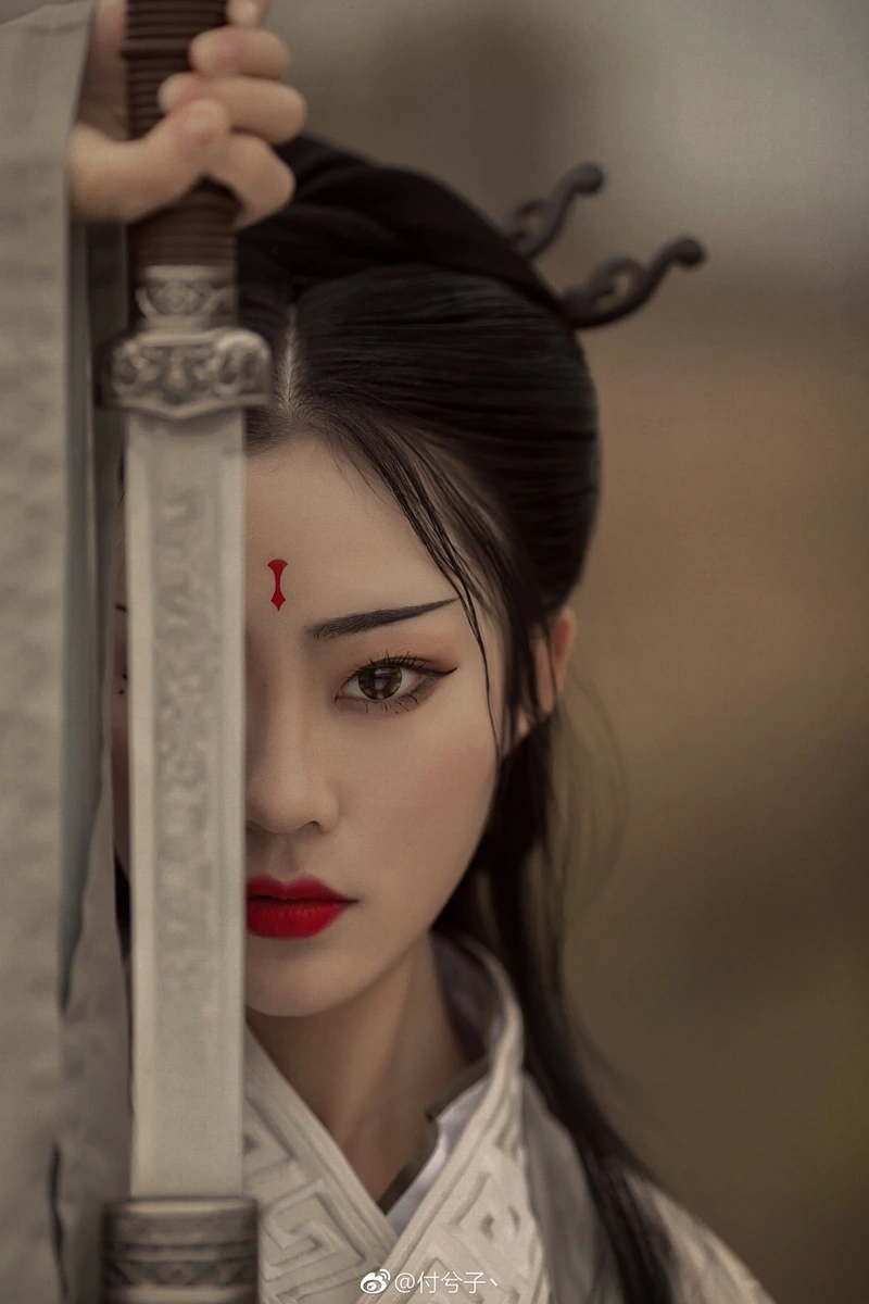Hình gái cổ trang duyên dáng đài các