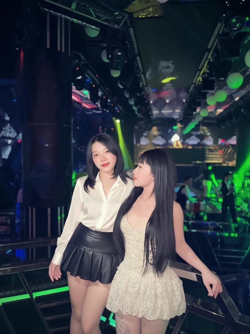Hình gái karaoke gợi cảm hoàn mỹ ấn tượng