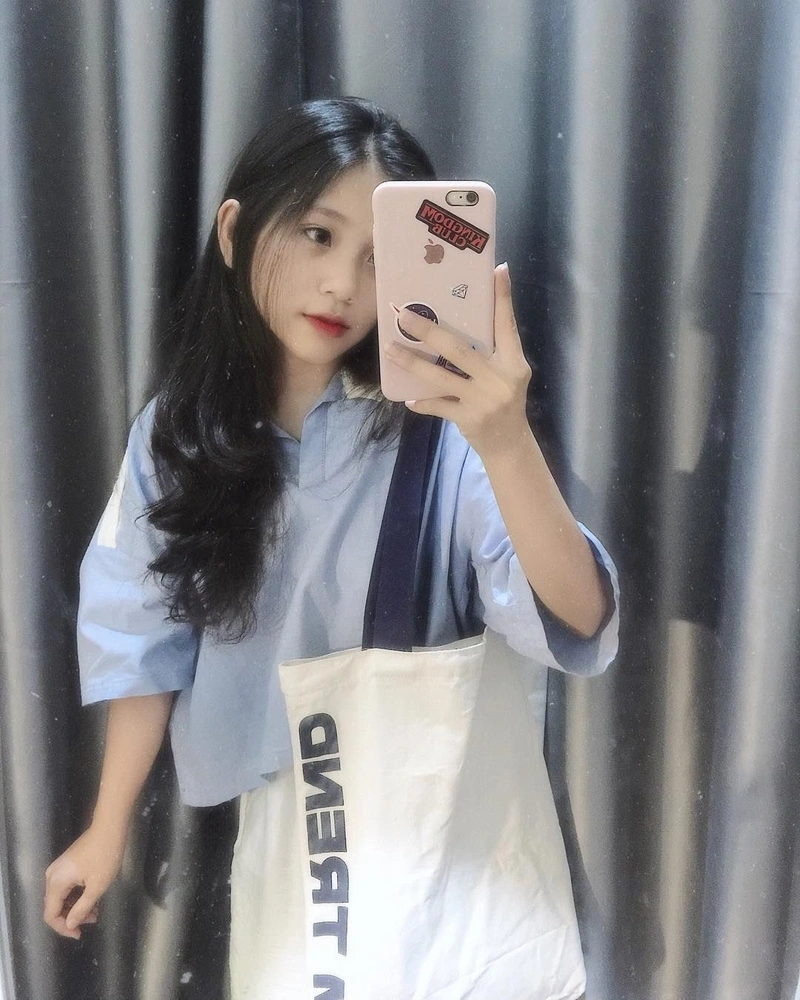 Hình gái tóc dài xinh trong trẻo tinh khôi