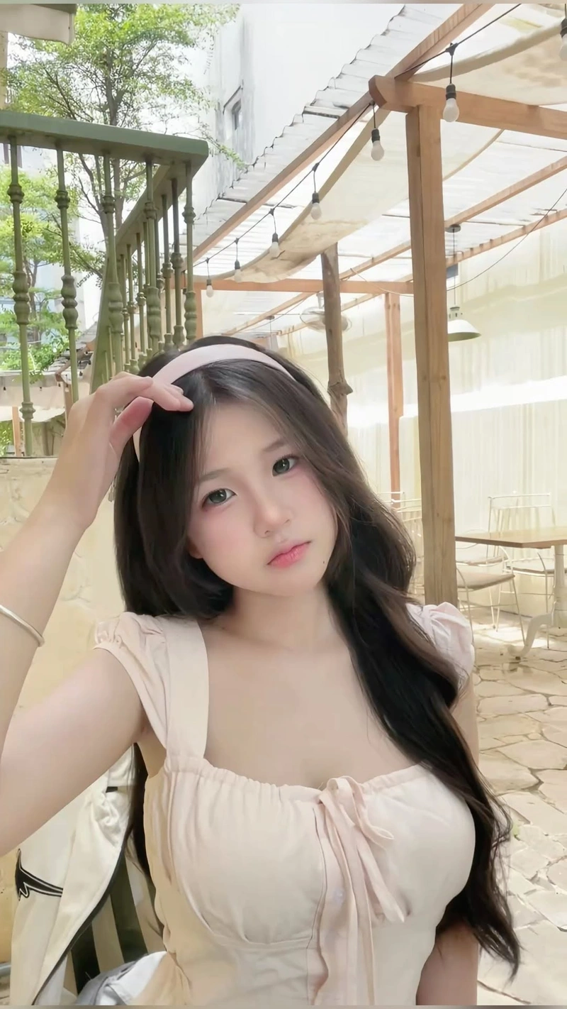 Hình gái xinh 2k5 thuần khiết nhẹ nhàng