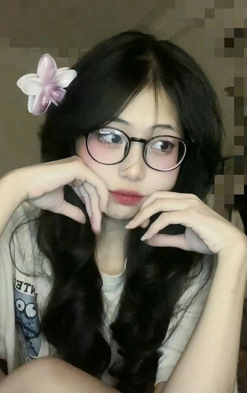 Hình gái xinh 2k8 ngọt ngào đằm thắm