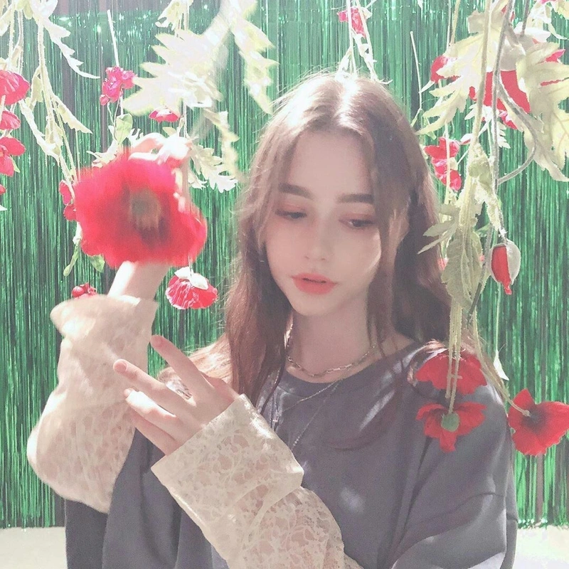 Hình gái xinh châu Âu thanh lịch duyên dáng