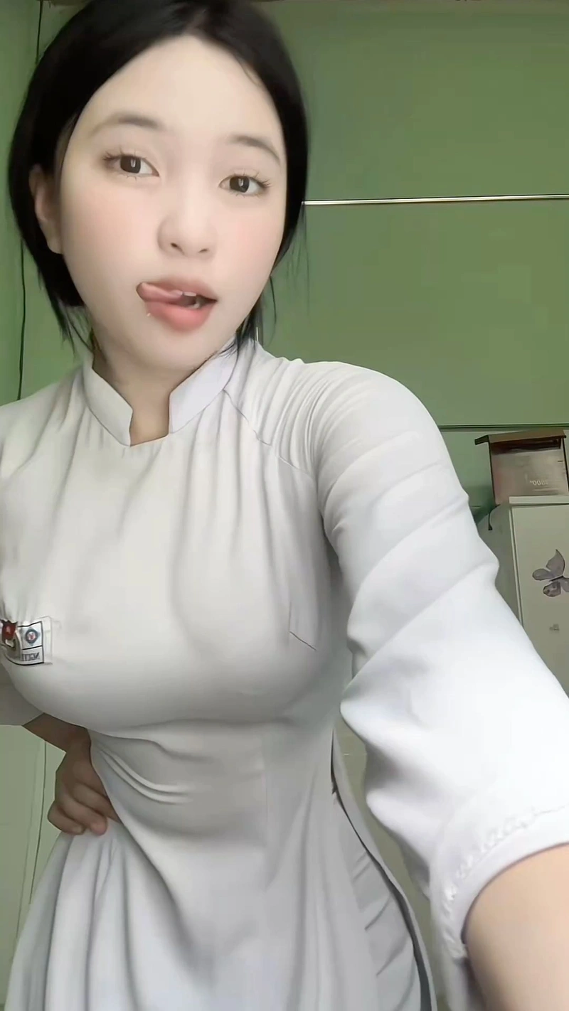 Hình gái xinh lớp 10 xinh xắn nổi bật