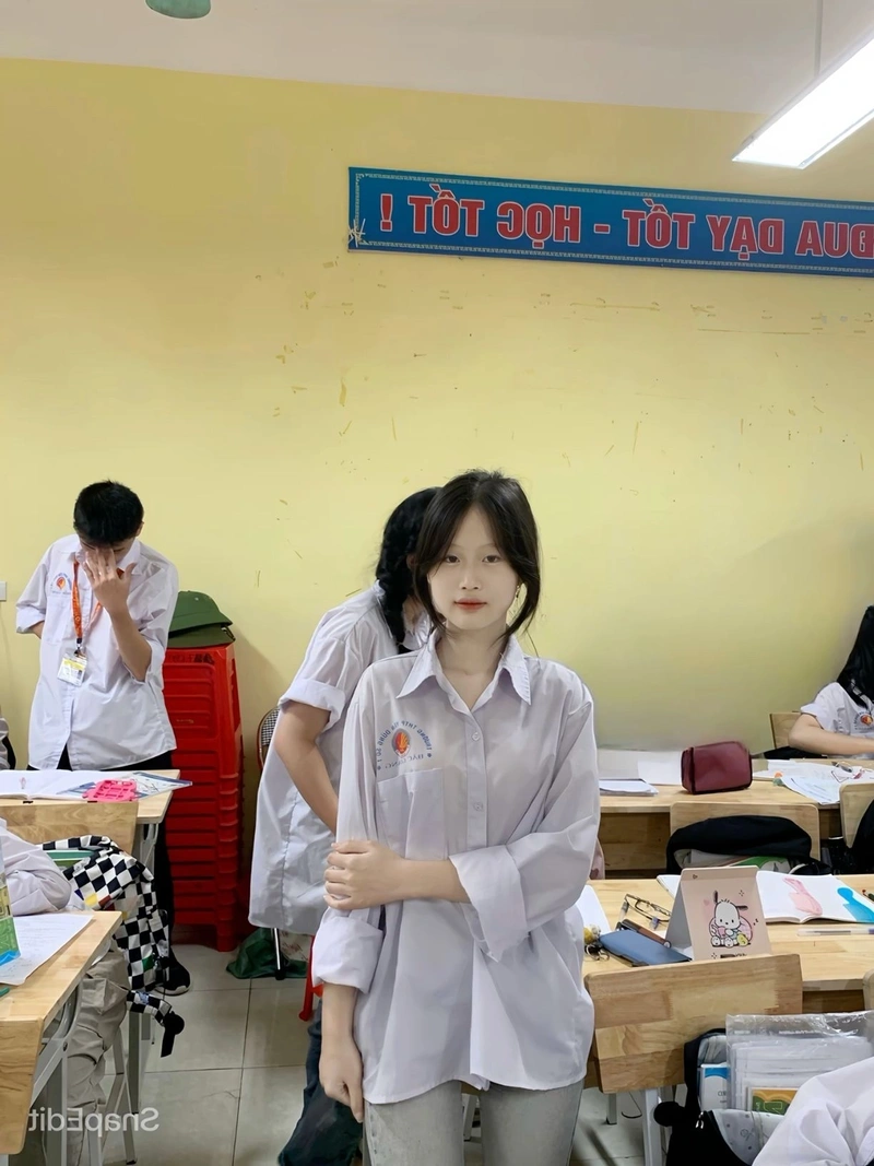 Hình gái xinh lớp 6 vui tươi rạng rỡ