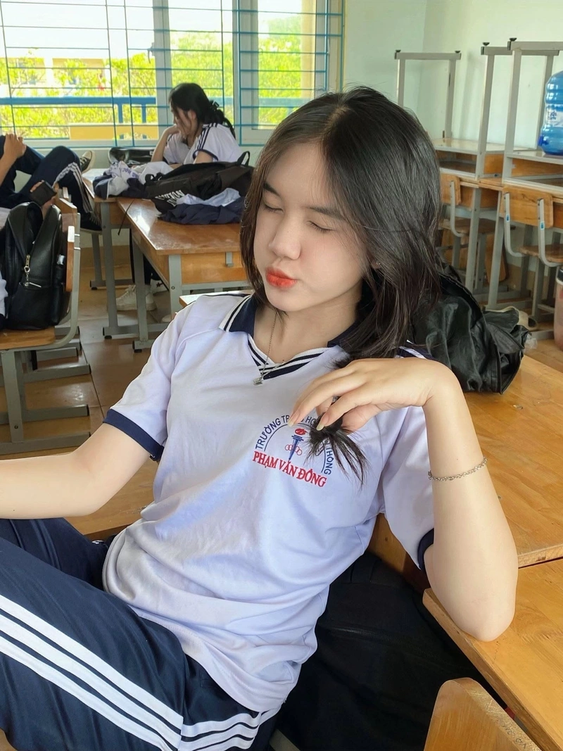 Hình gái xinh lớp 7 xinh xắn, rạng rỡ