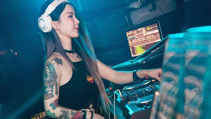 Hình gái xinh tại bar duyên dáng nổi bật