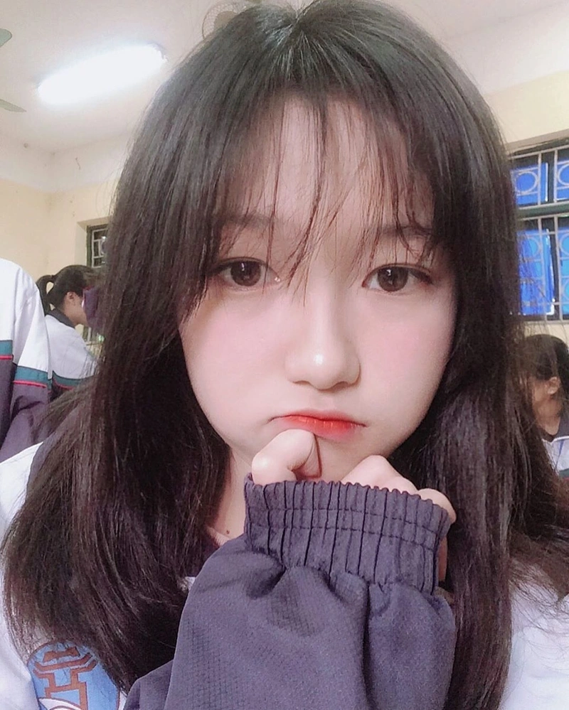 Hình gái xinh tóc dài nhẹ nhàng tinh tế