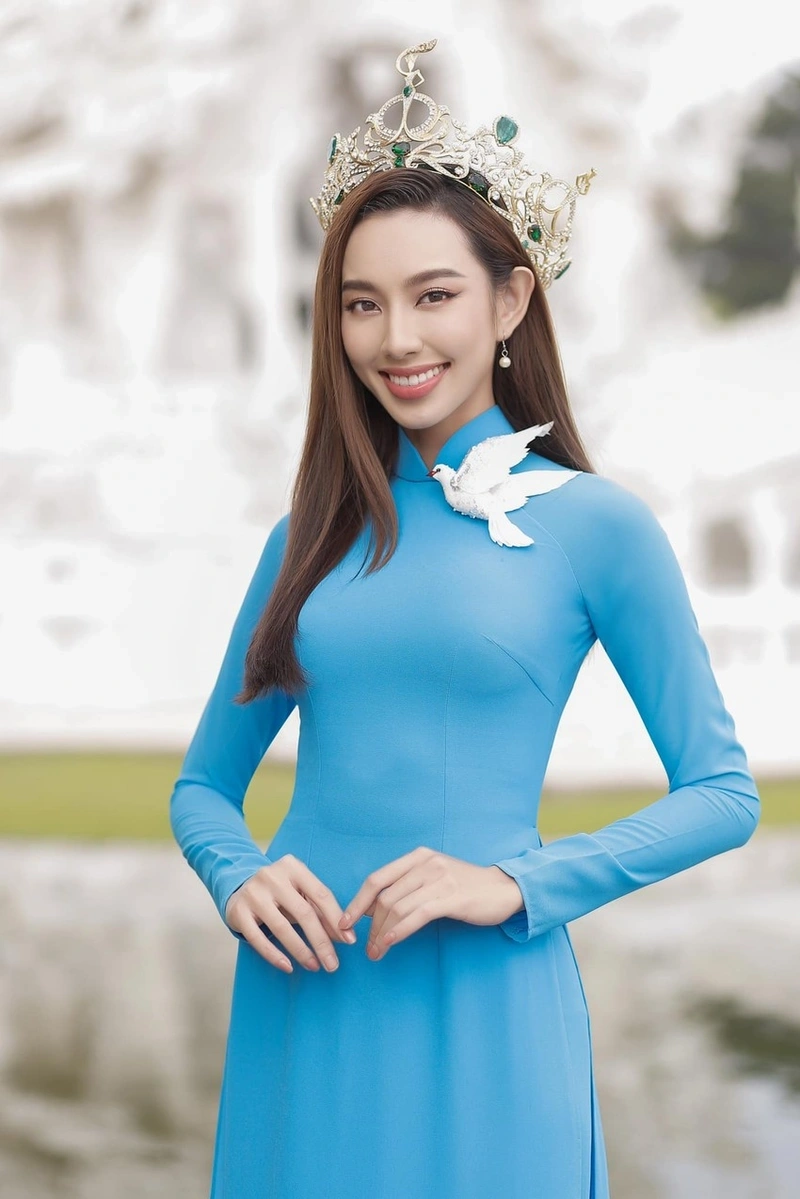 Hình hoa hậu Thùy Tiên sexy khoe mông săn chắc đầy mê hoặc