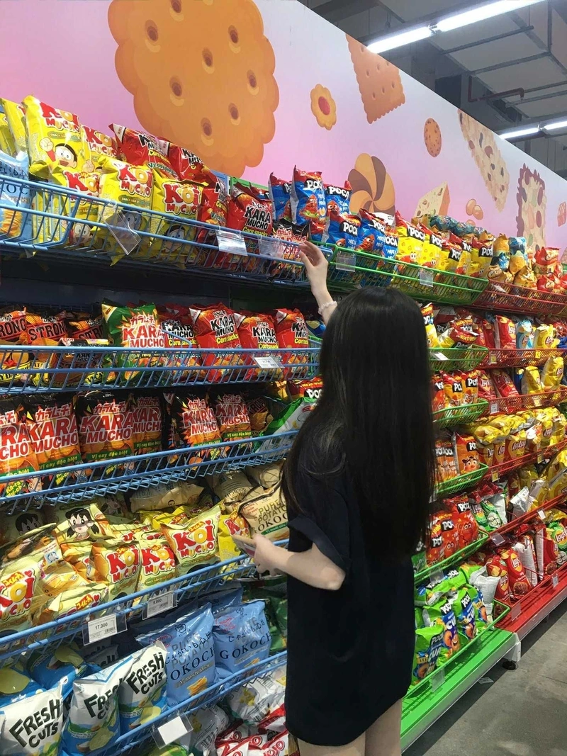 Hình nền cô gái quay lưng đằm thắm dịu dàng