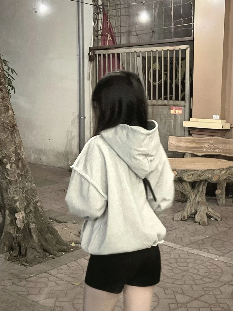Hình nền cô gái quay lưng thanh lịch tao nhã