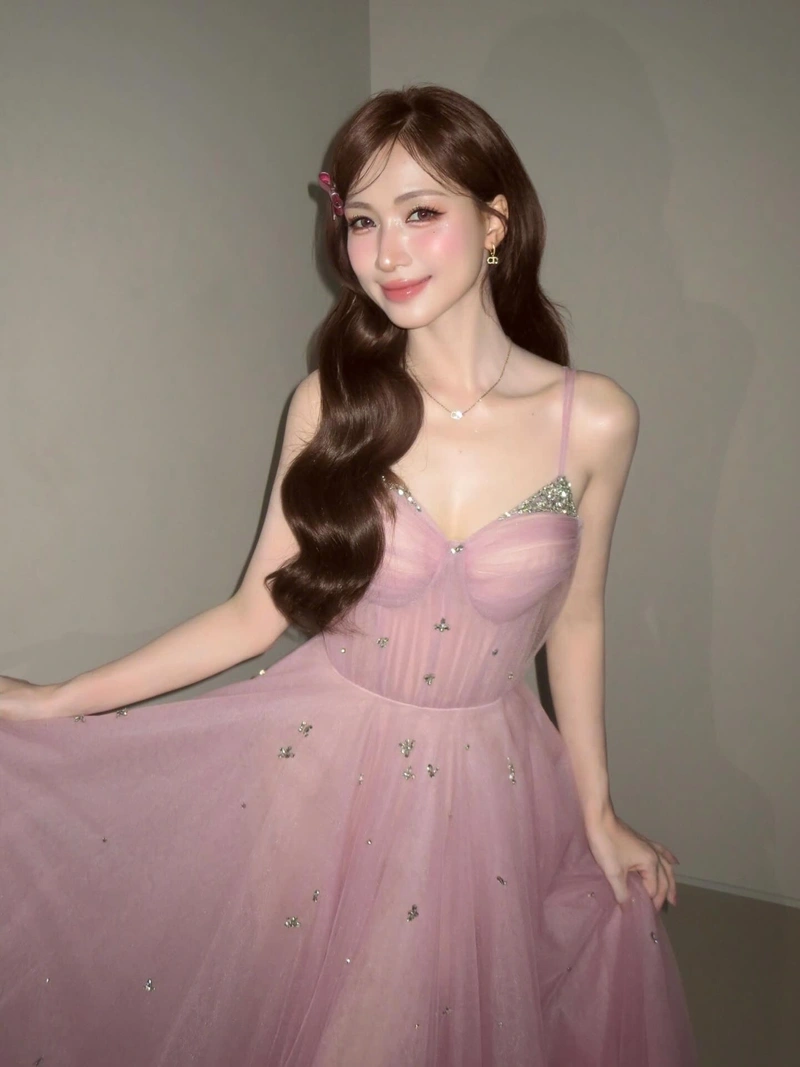 Hòa Minzy bikini gợi cảm show hàng cực phẩm