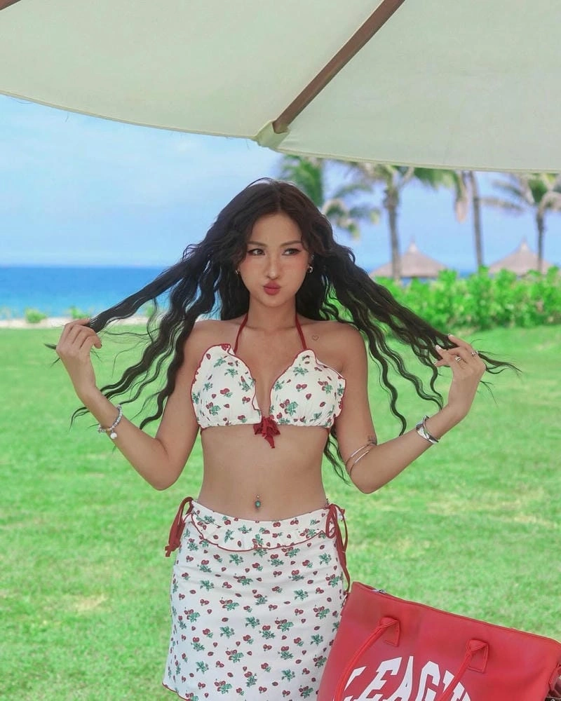 Hoà Ruby bikini sexy quyến rũ hút hồn người đối diện