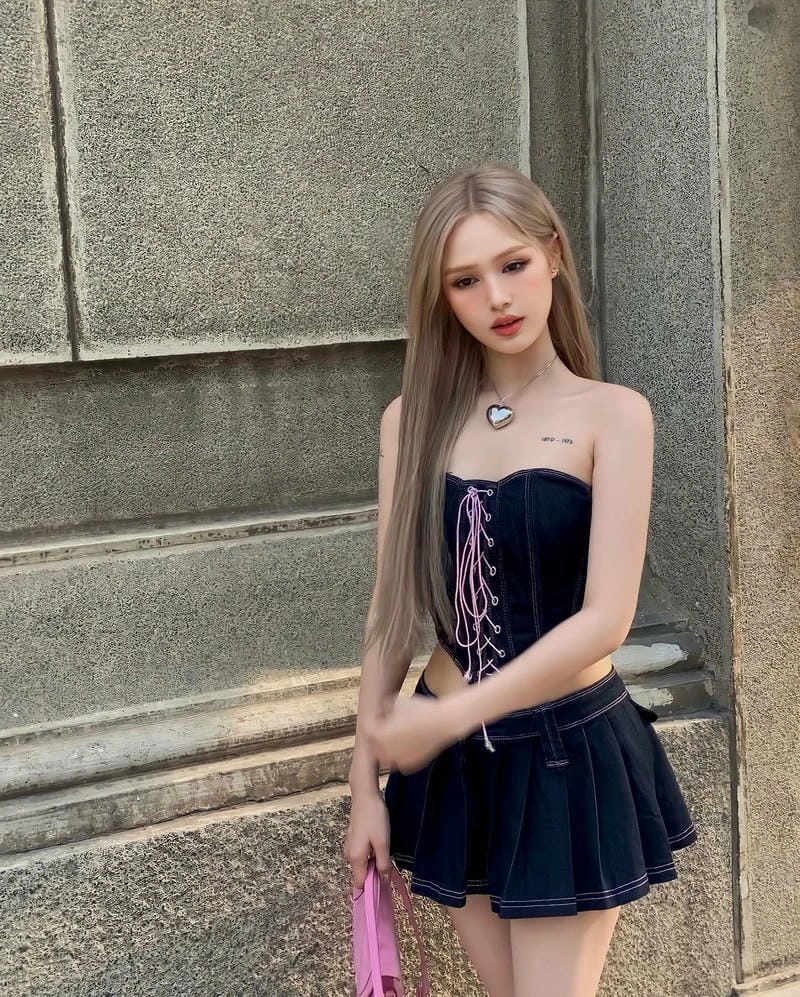 Hotgirl Xoài non mặc bộ đồ bơi hai mảnh vô cùng táo bạo