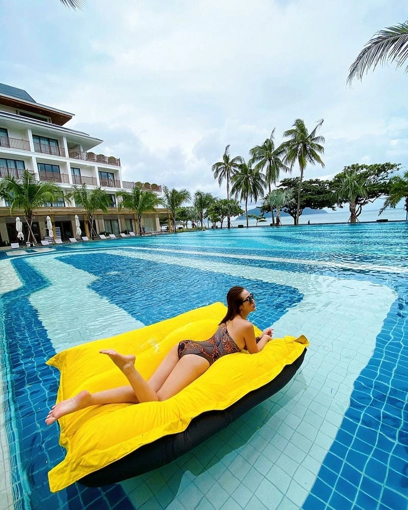 Huyền lizzie bikini sexy thần thái đỉnh cao thu hút mọi ánh nhìn