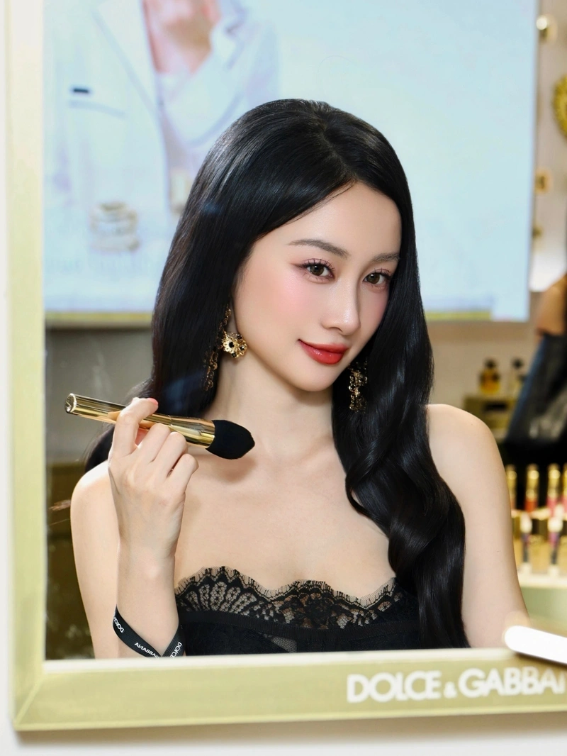 Jun Vũ diện bikini sexy khoe đường cong nóng bỏng