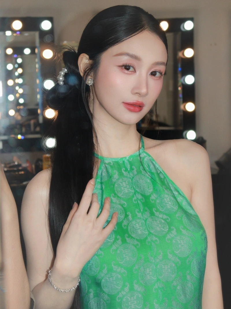 Jun Vũ sexy 4K vòng 3 căng mọng