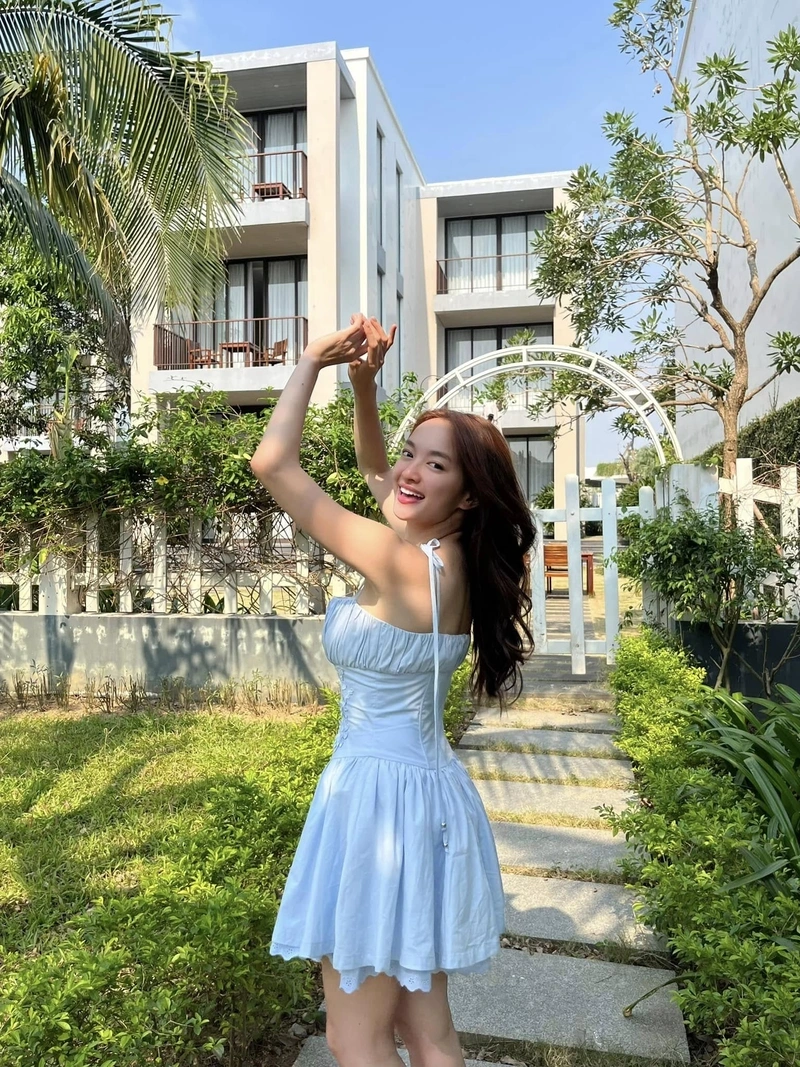 Kaity Nguyễn bikini 4K khoe vòng một to tròn