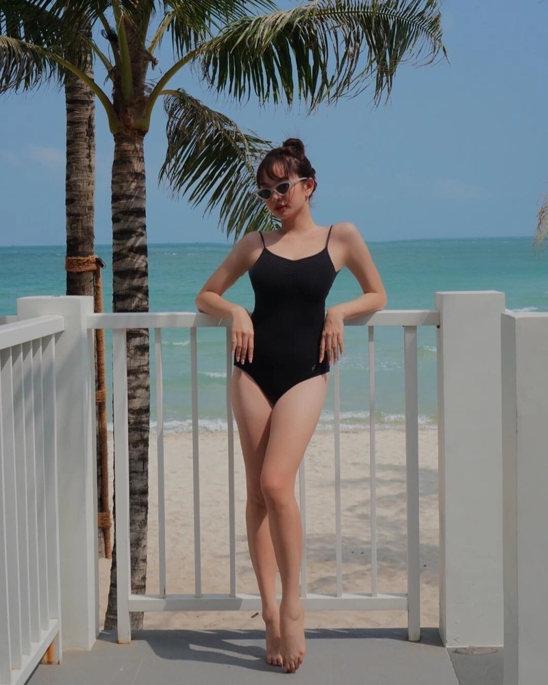 Kaity Nguyễn bikini nóng bỏng khoe ngực đầy đặn