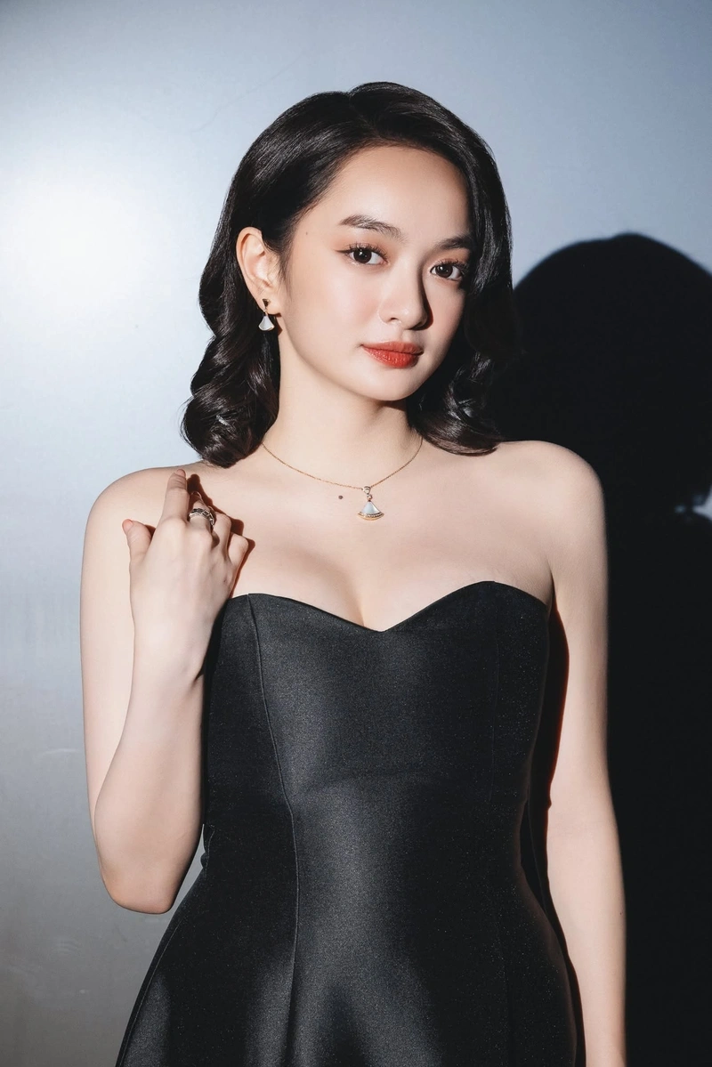 Kaity Nguyễn bikini sexy khoe thân hình nóng bỏng