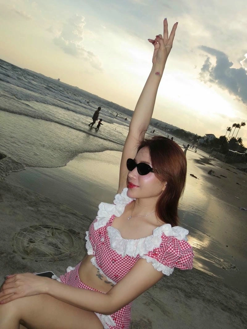 Khả như bikini sexy khoe khéo ba vòng nóng bỏng đầy cuốn hút