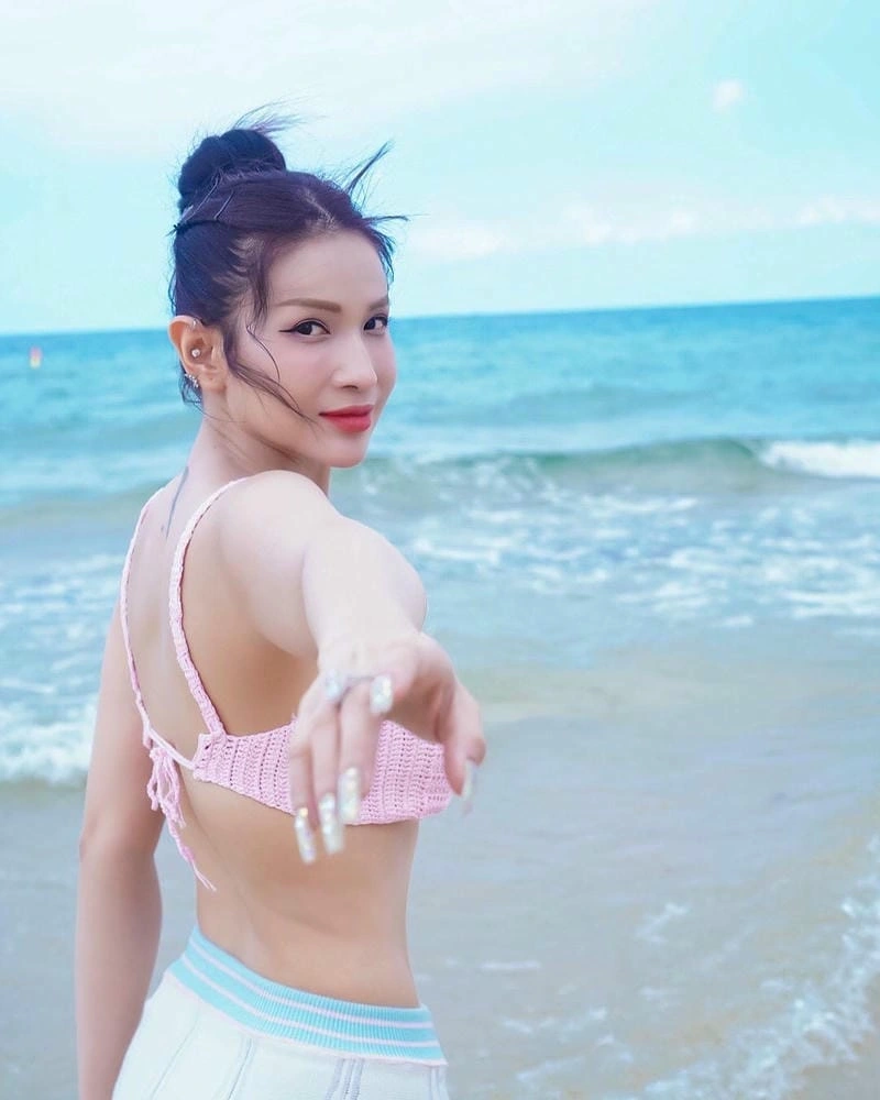 Khả như bikini sexy tạo dáng nghệ thuật tôn dáng chuẩn ngọc ngà