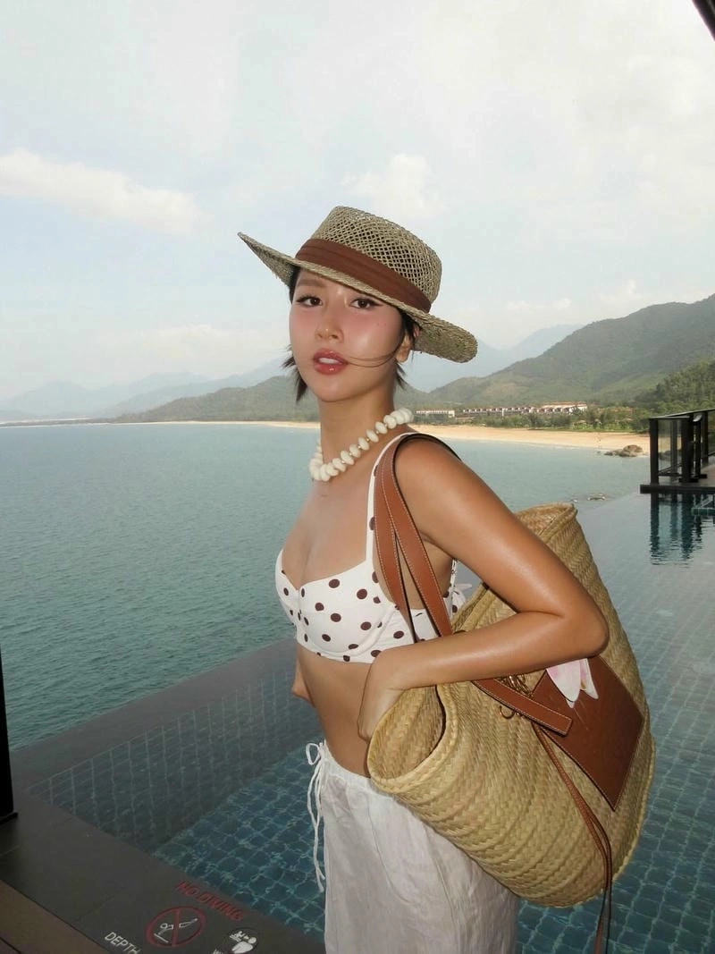 Khoảnh khắc diện bikini khoe vóc dáng thon thả vạn người mê