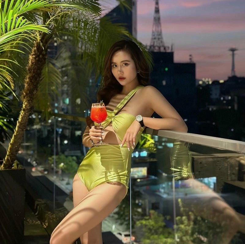 Khoảnh khắc diện bikini khoe vóc dáng thon thả vạn người mê
