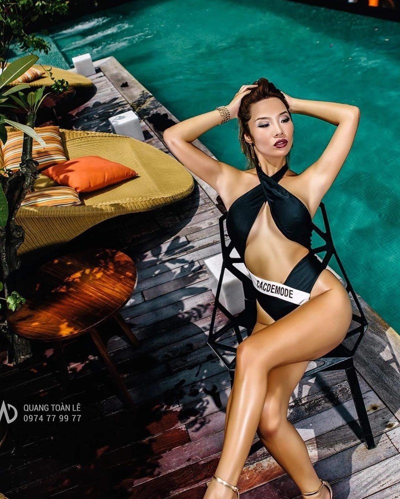 Kiko Chan diện bikini quyến rũ khoe mông tròn